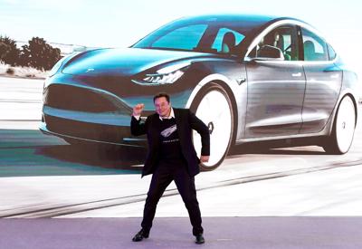 Tesla báo lãi kỷ lục, Elon Musk được thưởng 11 tỷ USD