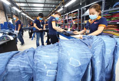 Nhiều doanh nghiệp dệt may Việt Nam “suy nhược” vì Covid -19