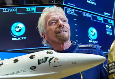Tỷ phú Richard Branson bất ngờ tuyên bố sắp bay vào vũ trụ