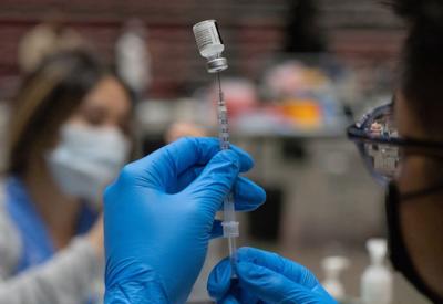 Vaccine BioNTech tạo mức kháng thể cao gấp 10 lần vaccine Sinovac