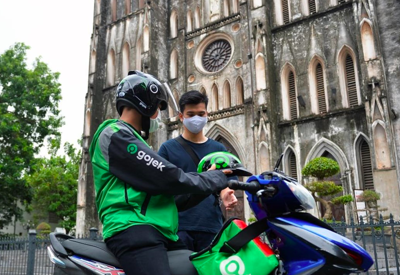 Taxi và xe ôm công nghệ tạm dừng tại Hà Nội