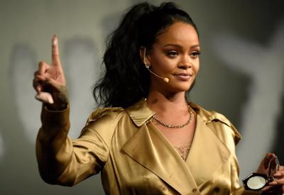 Ca sỹ Rihanna trở thành tỷ phú đô la nhờ mỹ phẩm và thời trang