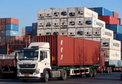 Xuất khẩu Trung Quốc sụt tốc, báo hiệu nhiều thách thức phía trước
