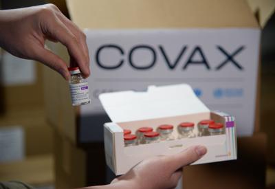 Thêm 494.400 liều vaccine AstraZeneca về Việt Nam