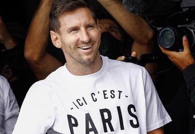  Từ Messi, nhìn lại cái giá của chiếc áo số 10
