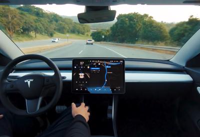 Elon Musk thừa nhận hệ thống tự lái mới nhất của Tesla “không tốt lắm”