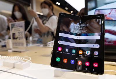 Samsung Electronics lãi đậm nhờ con chip và điện thoại gập