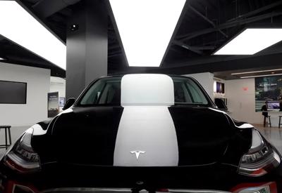 Tesla chính thức đạt vốn hóa thị trường 1 nghìn tỷ USD