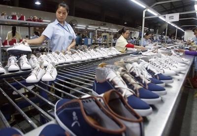 Xuất khẩu giày vải của Việt Nam vượt xa Trung Quốc