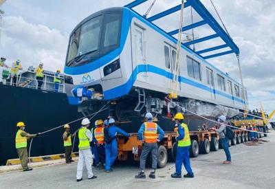 Metro số 1 Bến Thành – Suối Tiên: Thêm 4 đoàn tàu về đến TP.HCM