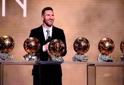 Giới truyền thông tranh cãi khi Messi giành Quả bóng Vàng 2021
