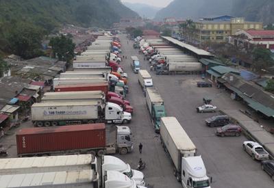 Hàng hóa tiếp tục "dồn" lên cửa khẩu Lạng Sơn dù đang tắc nghẽn