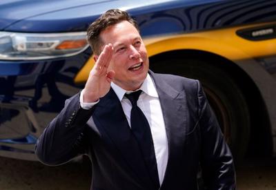 Tỷ phú Elon Musk cân nhắc nghỉ việc để làm người ảnh hưởng trên mạng xã hội