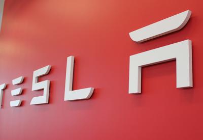 Tesla bất ngờ tăng trở lại mức định giá hơn 1 nghìn tỷ USD