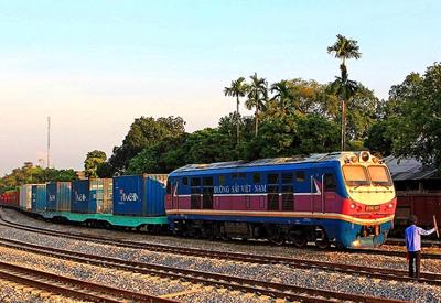 Tính phương án chở hàng sang Trung Quốc bằng đường sắt để giải phóng hơn 2000 xe ùn tắc tại Lạng Sơn
