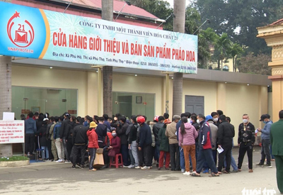 Yêu cầu Nhà máy Z 121 tuân thủ luật cạnh tranh, không ép người dân mua combo pháo hoa