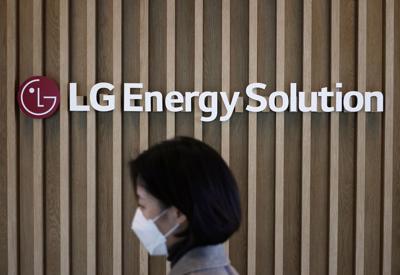 LG Energy thành công ty có vốn hóa lớn thứ hai Hàn Quốc giữa cơn sốt pin xe điện