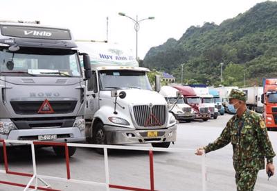 Xe chờ xuất khẩu tại cửa khẩu Lạng Sơn tăng nhanh, nguy cơ tái ùn tắc