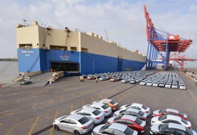 Tháng 1, ô tô nhập khẩu nguyên chiếc lao dốc giảm mạnh hơn 70%