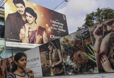 Vì sao các thương hiệu xa xỉ nhắm tới nhóm khách hàng Bollywood?