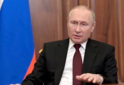 Giá vàng, giá dầu “nhảy dựng”, chứng khoán bán tháo sau khi ông Putin mở chiến dịch quân sự nhằm vào Ukraine