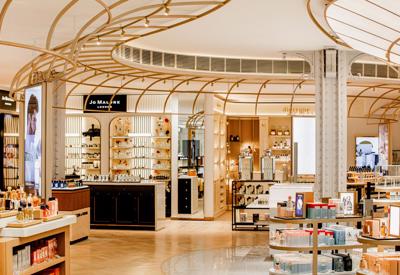 Có gì bên trong “bách hóa xa xỉ” Samaritaine của tỷ phú Bernard Arnault?