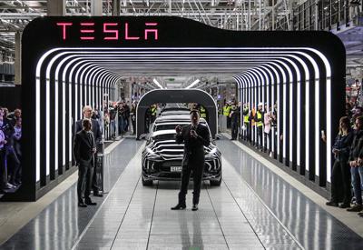Khai trương nhà máy đầu tiên tại châu Âu, cổ phiếu Tesla tăng liên tiếp