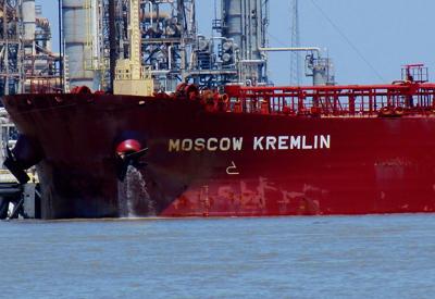 Hai hãng lọc dầu hàng đầu Nhật Bản ngừng nhập khẩu dầu thô từ Nga