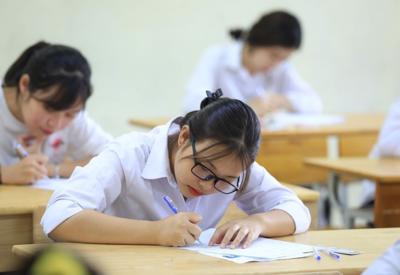 Gần 107.000 thí sinh Hà Nội có mặt tại điểm thi để làm thủ tục tuyển sinh lớp 10