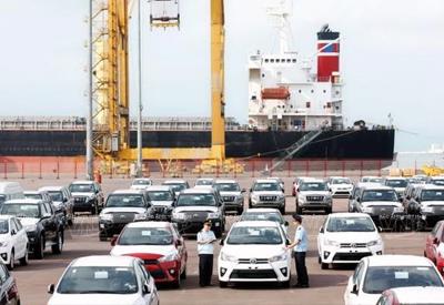 Nửa đầu tháng 4/2022, ô tô nhập khẩu về thị trường Việt tăng mạnh
