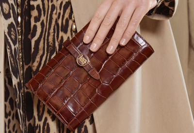 Burberry tuyên bố ngừng sản xuất phụ kiện da thuộc