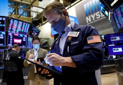 Báo cáo lạm phát Mỹ khiến Dow Jones “bay” gần 900 điểm, giá dầu tụt dốc