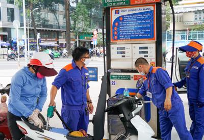 Bộ Tài chính phân trần việc không giảm thuế VAT và tiêu thụ đặc biệt với xăng dầu