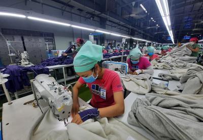 Lương tối thiểu tăng, công nhân vẫn không đủ sống