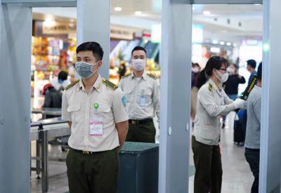 Đình chỉ ngay nhân viên hãng hàng không vận chuyển hàng lậu, hàng giả