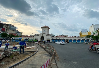 TP.HCM tháo dỡ rào chắn cuối cùng trước chợ Bến Thành của dự án metro số 1