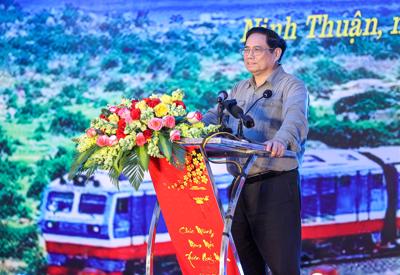 Thủ tướng yêu cầu vừa nâng cấp đường sắt Hà Nội - TP.HCM, vừa nghiên cứu đầu tư đường sắt tốc độ cao Bắc - Nam