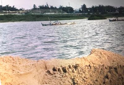 Ách tắc nguồn cung, giá cát xây dựng ở Quảng Ngãi tăng đột biến.