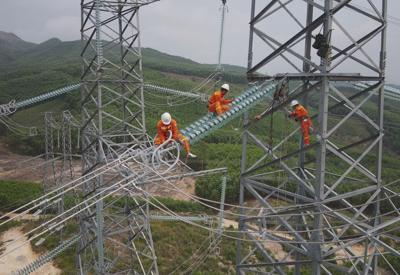 Hoàn thành gấp dự án đường dây 500kV mạch 3 kéo dài để cung ứng điện cho miền Bắc
