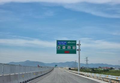 Vượt muôn nẻo khó khăn xây cao tốc Bắc - Nam, tư lệnh ngành giao thông vận tải nêu 6 bài học quý