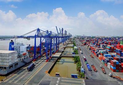 Xem xét nâng giá dịch vụ cảng biển