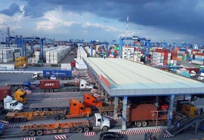 TP.HCM ra chỉ đạo khẩn nhằm giải quyết ùn tắc cảng Cát Lái