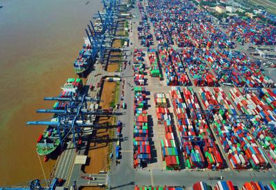 TP.HCM ưu tiên đầu tư đường trục, vành đai kết nối bến cảng, đẩy mạnh liên kết vùng