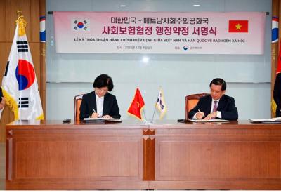 Việt Nam - Hàn Quốc ký Thỏa thuận triển khai Hiệp định về bảo hiểm xã hội