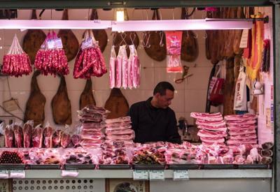 Suy giảm kinh tế ở Trung Quốc nhìn từ thị trường thịt lợn dịp Tết