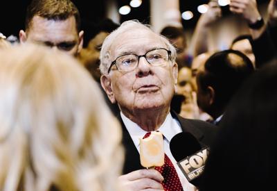 Warren Buffett: Tiền mặt quá nhiều, Berkshire đã qua thời lãi lớn