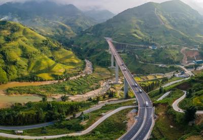 Vì sao doanh nghiệp phải tạm dùng thu phí BOT đường nối cao tốc Nội Bài - Lào Cai? 
