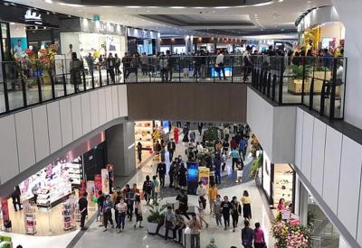TP.HCM: Trung tâm thương mại tấp nập khách, sức mua tăng cao