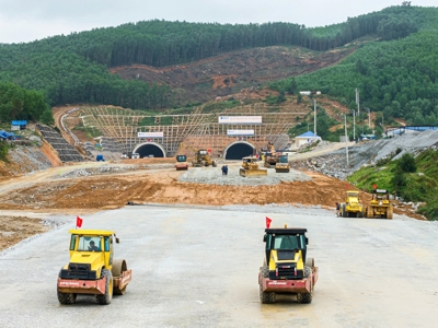 Thông hầm xuyên núi dài 3.200 mét thuộc cao tốc Quảng Ngãi - Hoài Nhơn