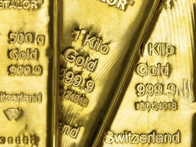 Giá vàng trồi sụt vì mối lo Chủ tịch Fed bị sa thải, SPDR Gold Trust mua ròng
